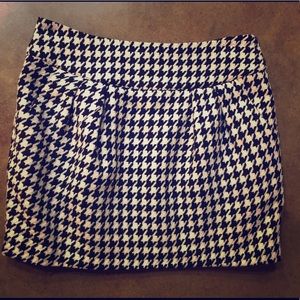 Forever 21 black & white mini skirt